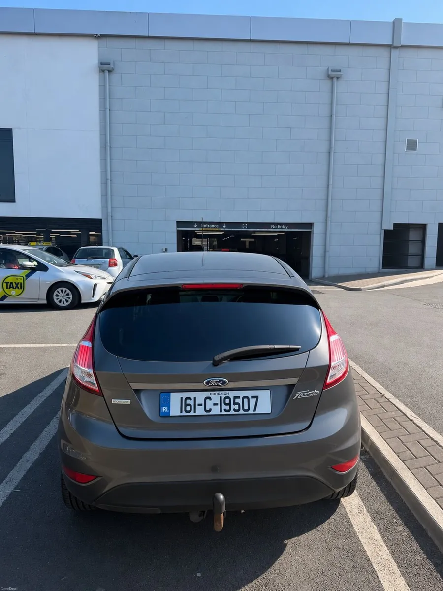 Ford Fiesta Titanium High Spec Low Mileage - Image 6