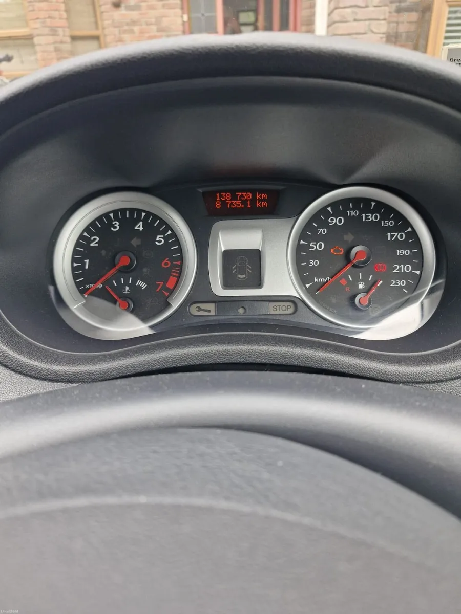 Renault Clio 2011 - Image 2