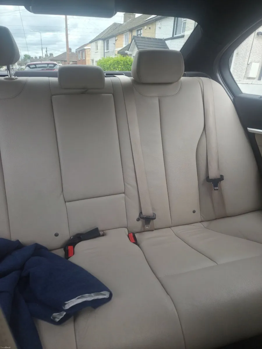 BMW 3-Series 2017 - Image 2