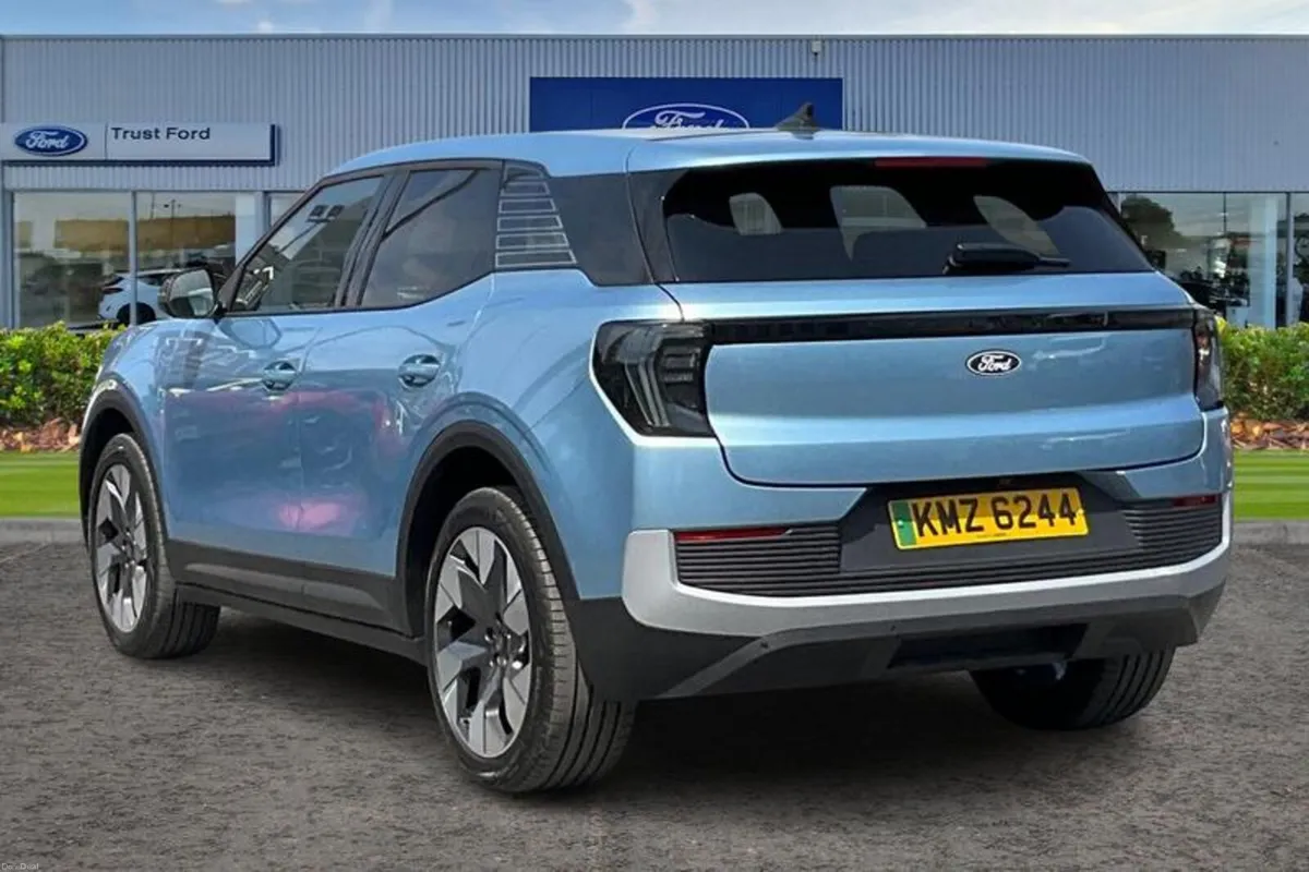 Ford Explorer Premium - Image 2