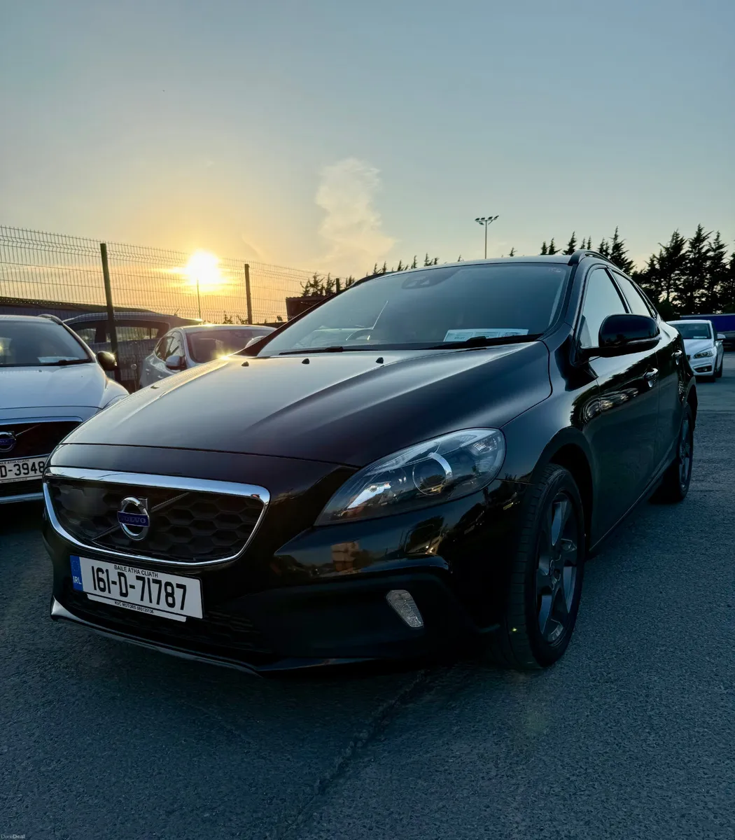 VOLVO V40 2016 2.0, DIESEL CROSS COUNTRY - Image 3