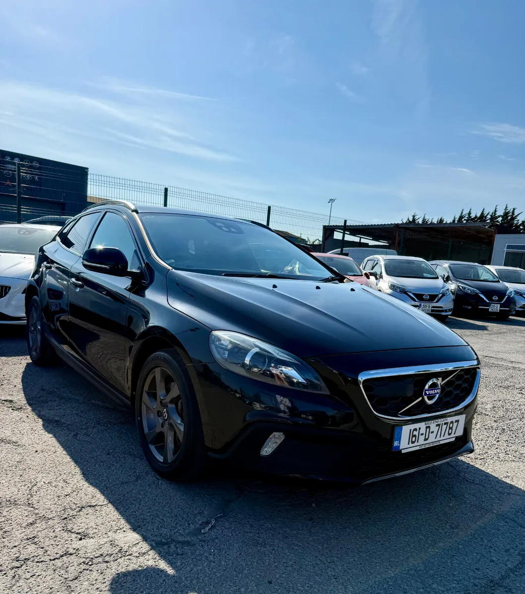 VOLVO V40 2016 2.0, DIESEL CROSS COUNTRY - Image 1