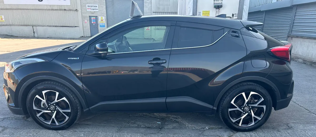 2017 Toyota C-HR G Package - Image 5