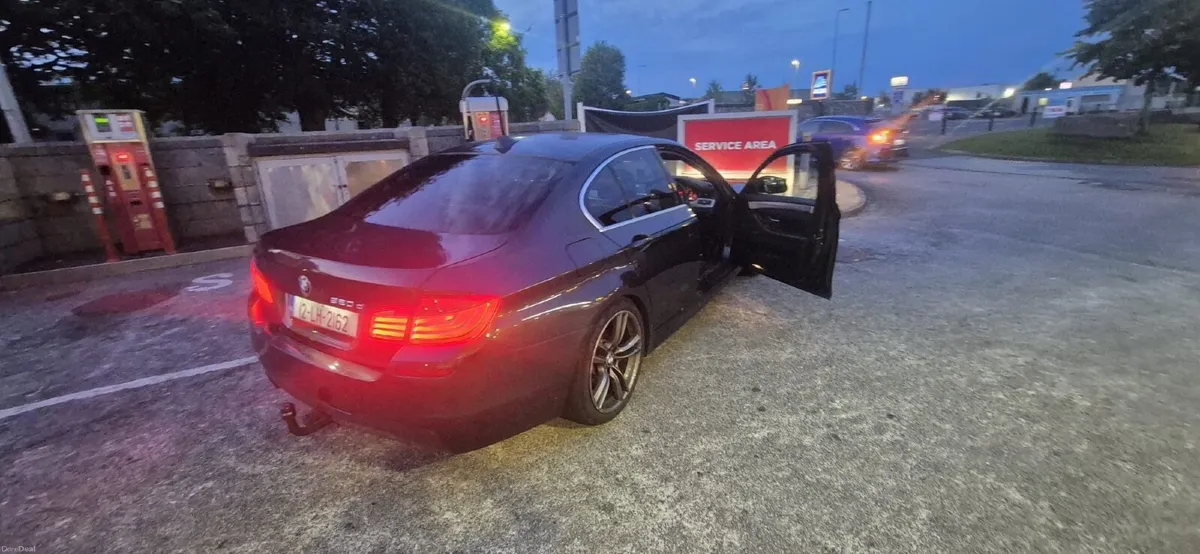 BMW 5-Series 2012 - Image 2