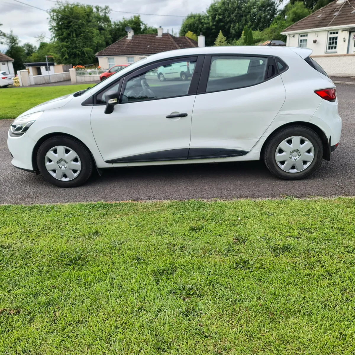 Renault Clio EXPRESSION 1.2 LOW KM - Image 3