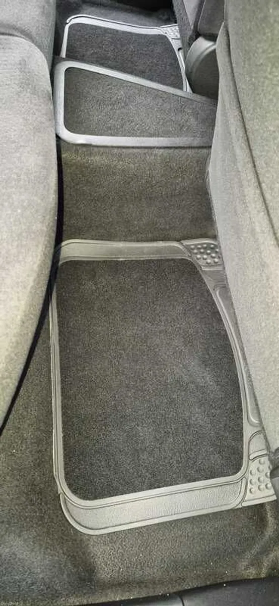 2015 Nissan Leaf - Image 4