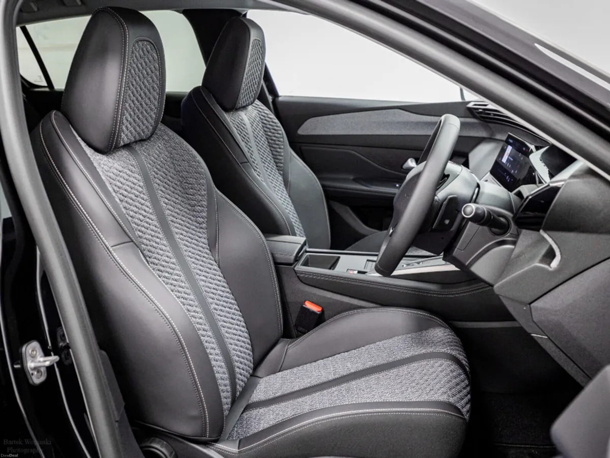 Peugeot 308 *DIESEL*1.5 Diesel AUTO 130HP - includ - Image 3