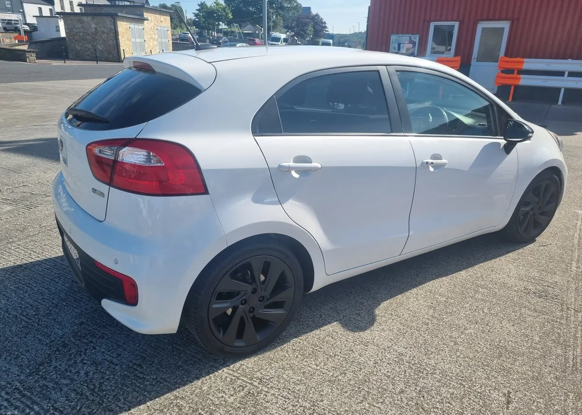 Car - Image 3
