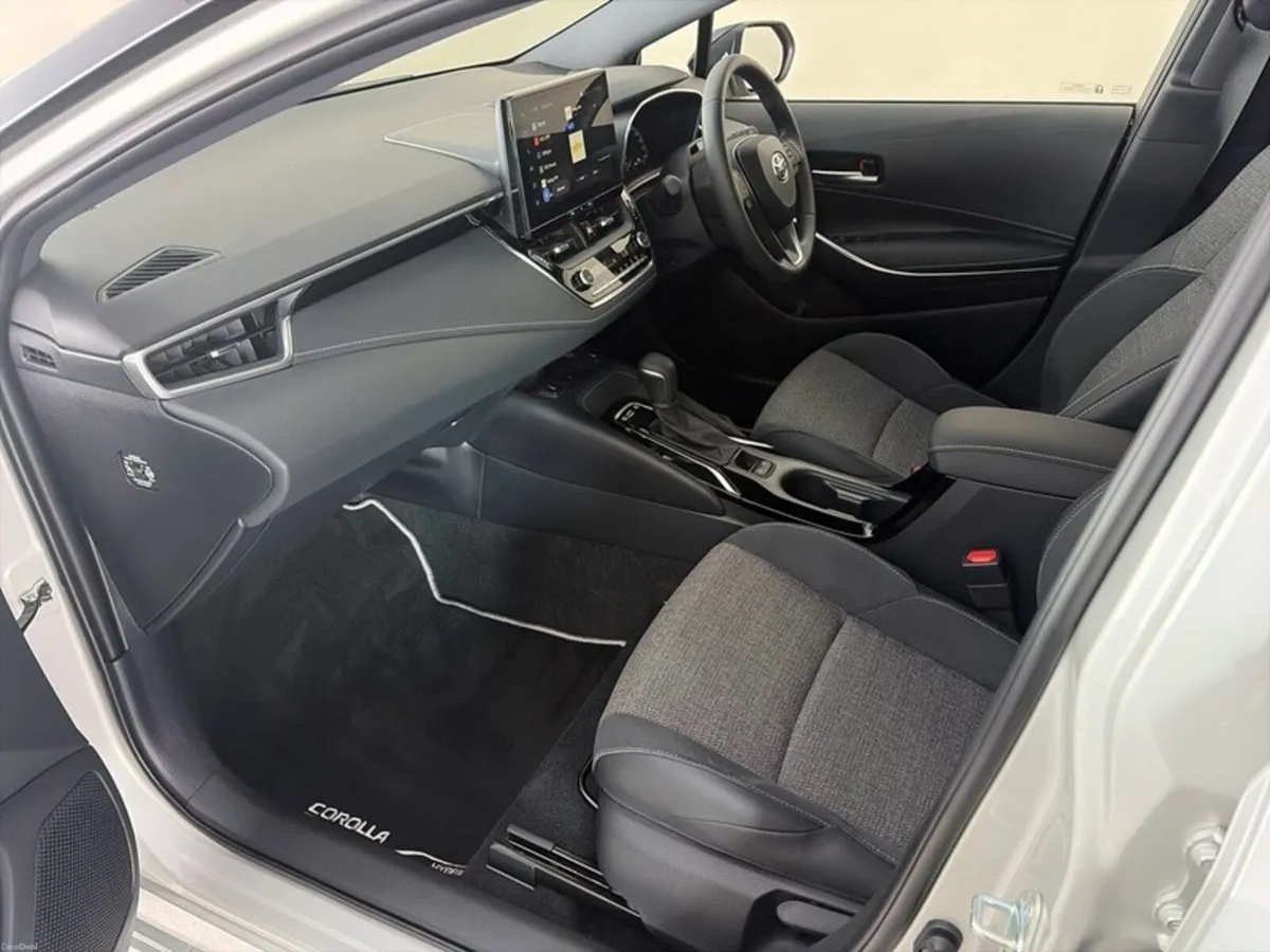 Toyota Corolla Luna Sport Hatchback - Image 6