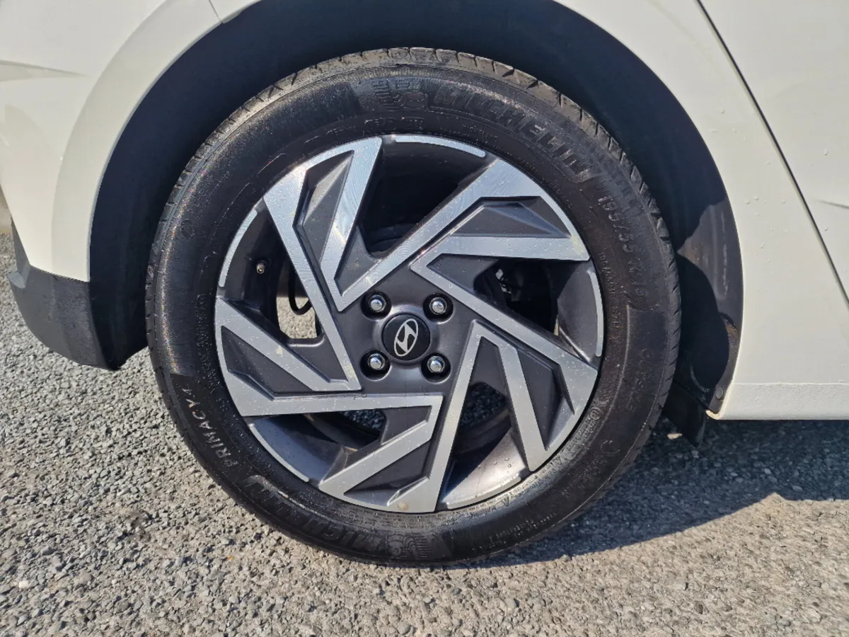 Hyundai i20 Deluxe Plus - Image 4
