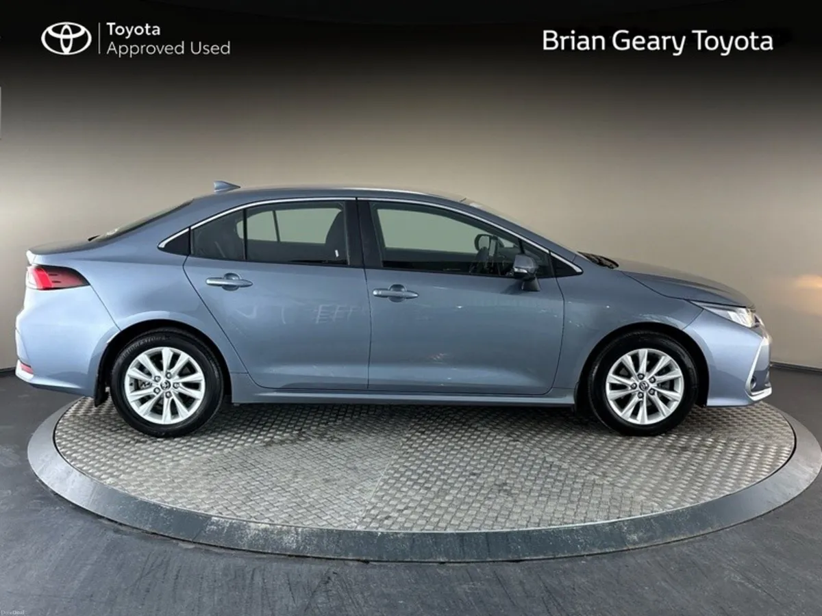Toyota Corolla LUNA SALOON Hybrid - Image 3