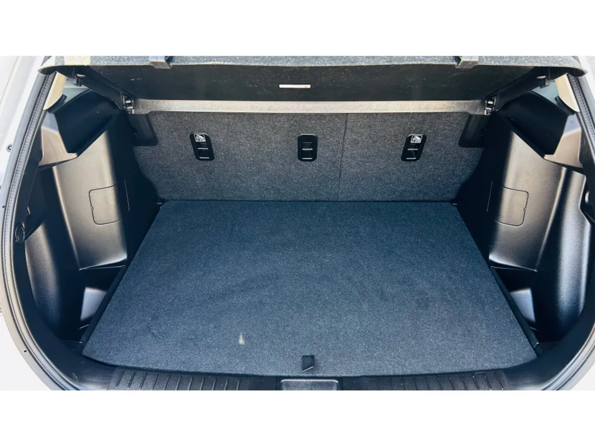 Suzuki Vitara AUTOMATIC 1.5 PETROL hybrid SZ5 - Image 6