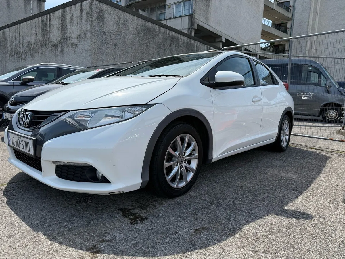 Honda civic 2021 - Image 2