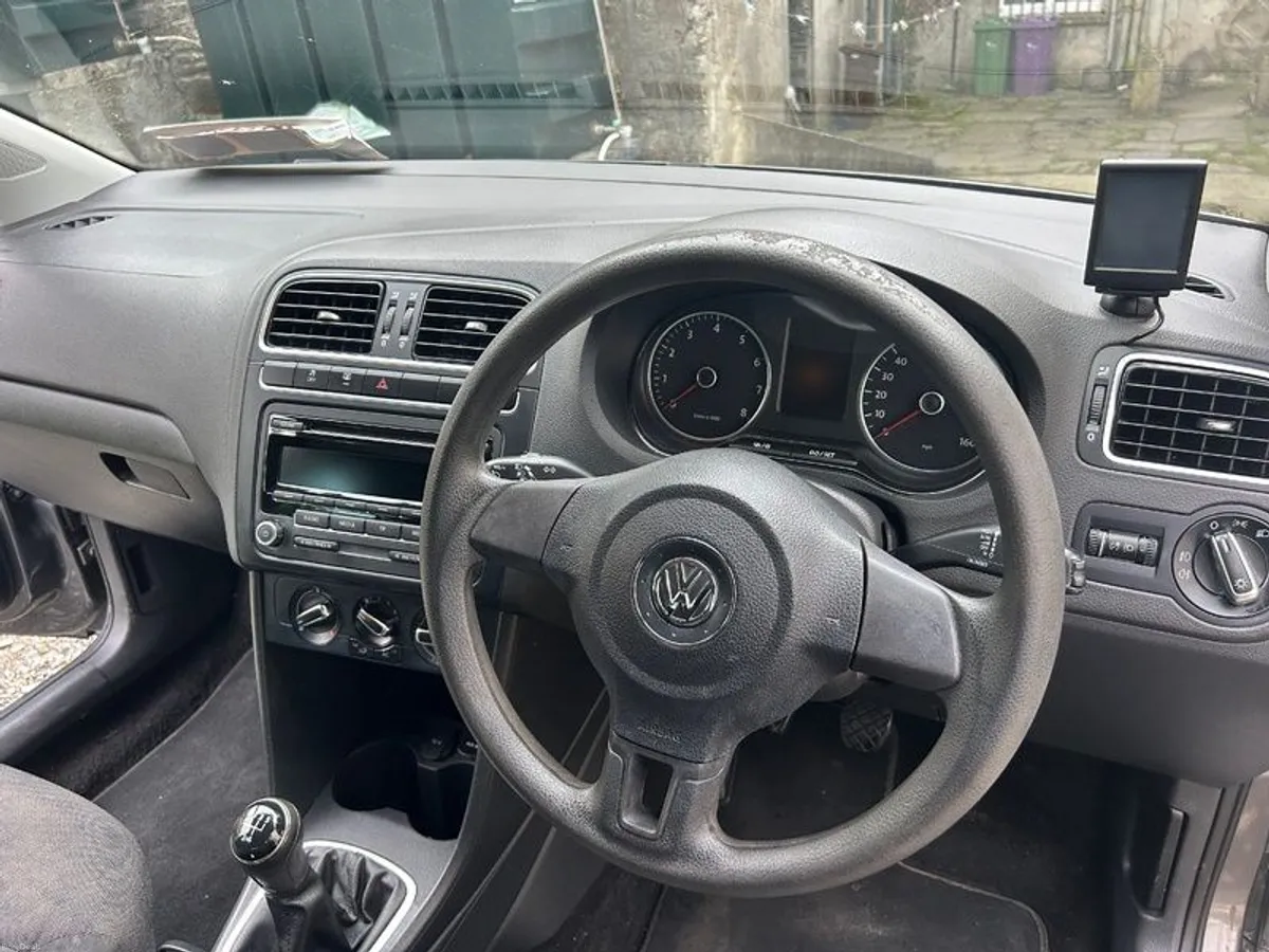 2014 Volkswagen Polo 1.4 Petrol Match Edition - Image 3