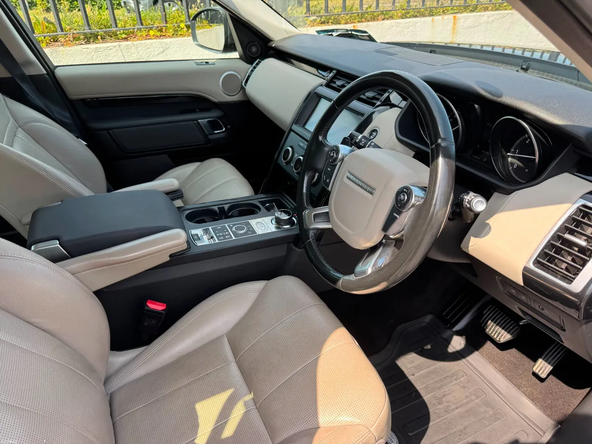 Land Rover Discovery LOW KMS // 7 SEATER - Image 4