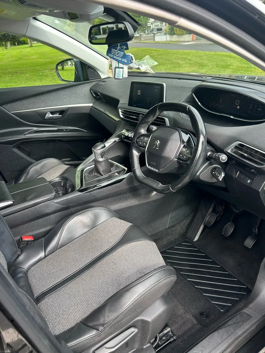 2018 Peugeot 5008 Allure 1.6 7 seater one owner - Image 5