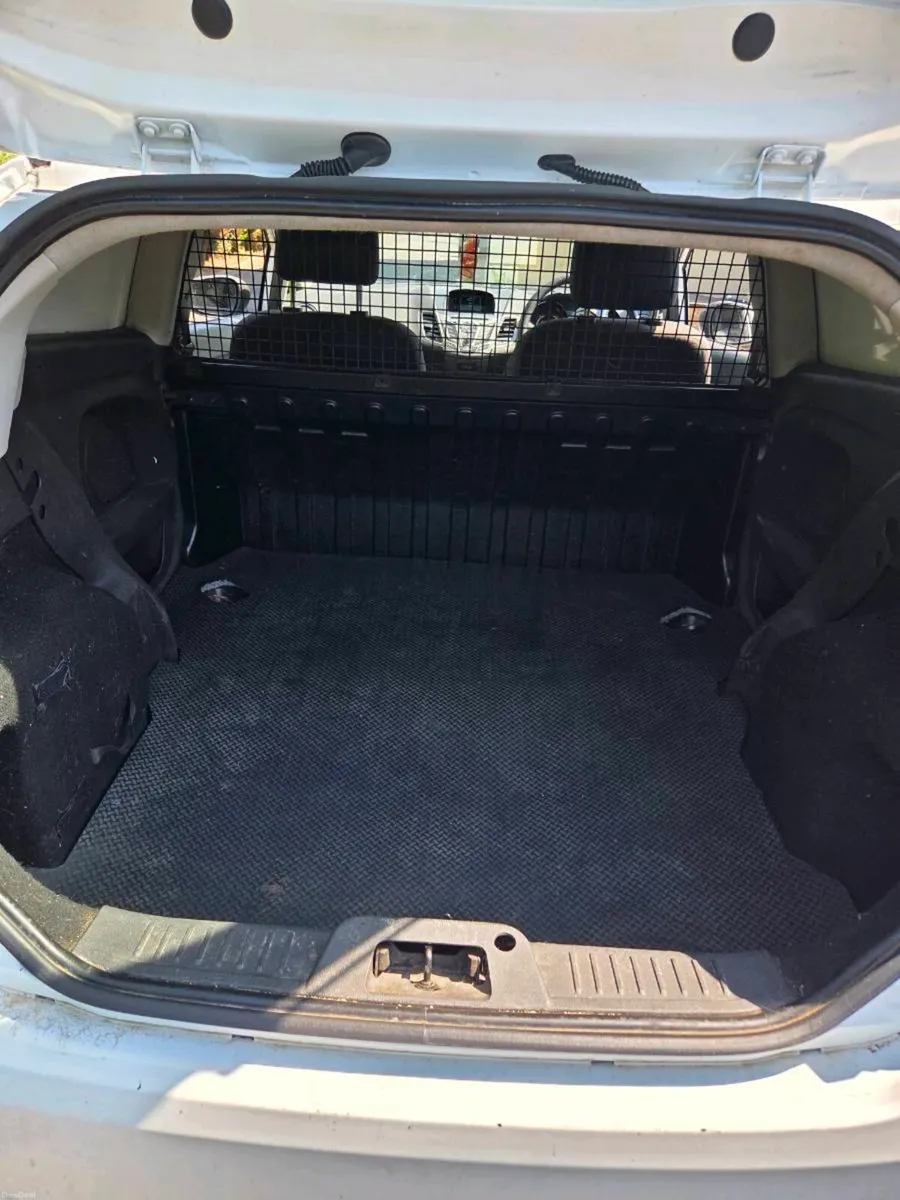 Ford fiesta van - Image 3