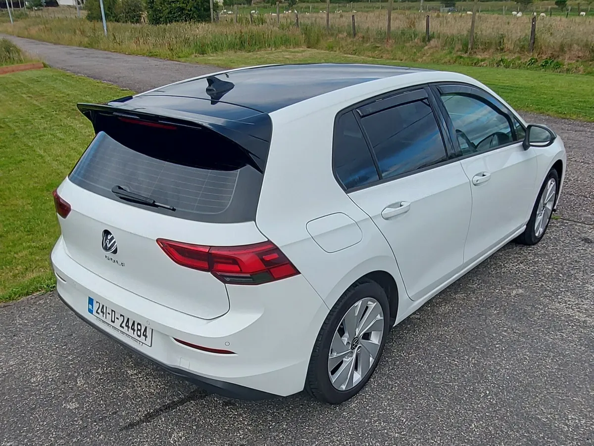 Volkswagen Golf LIFE 1.0L TSI - Image 3