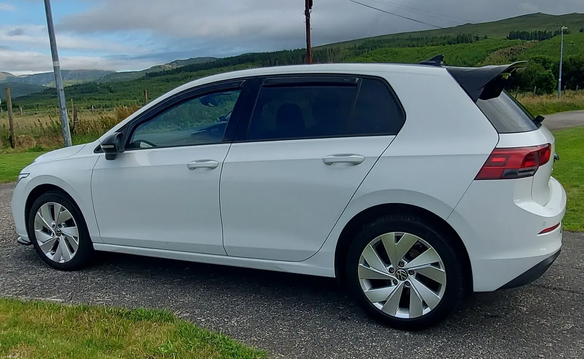Volkswagen Golf LIFE 1.0L TSI - Image 6