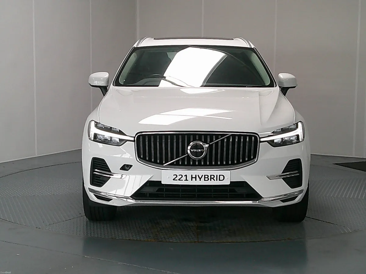 Volvo XC60 2022 - Image 2