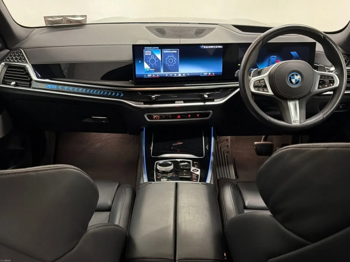 BMW X5 X5 xDRIVE50E Sky Lounge Panoramic - High Sp - Image 4