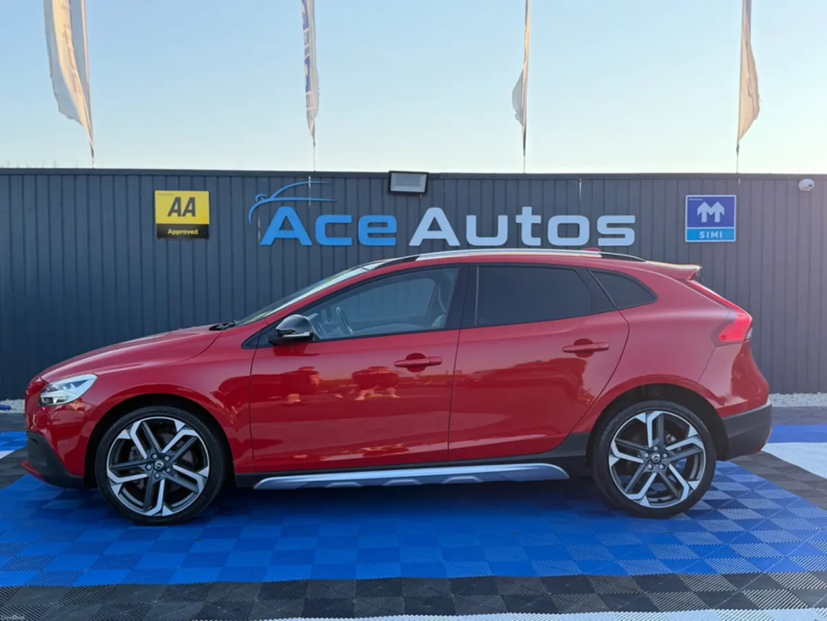 Volvo V40 CROSS COUNTRY - 2.0L DIESEL - AUTO - 12M - Image 4
