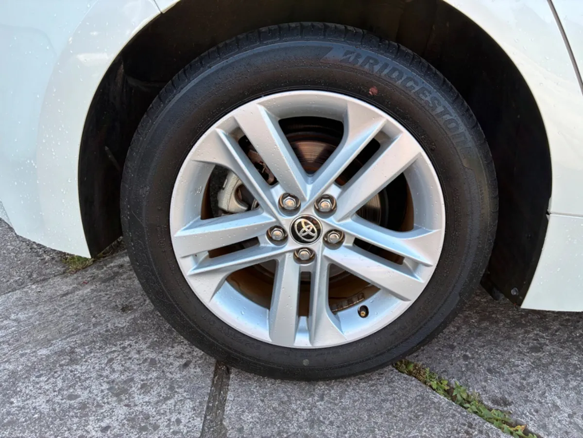 Toyota Corolla 1.8 petrol automatic hybrid tan lea - Image 3
