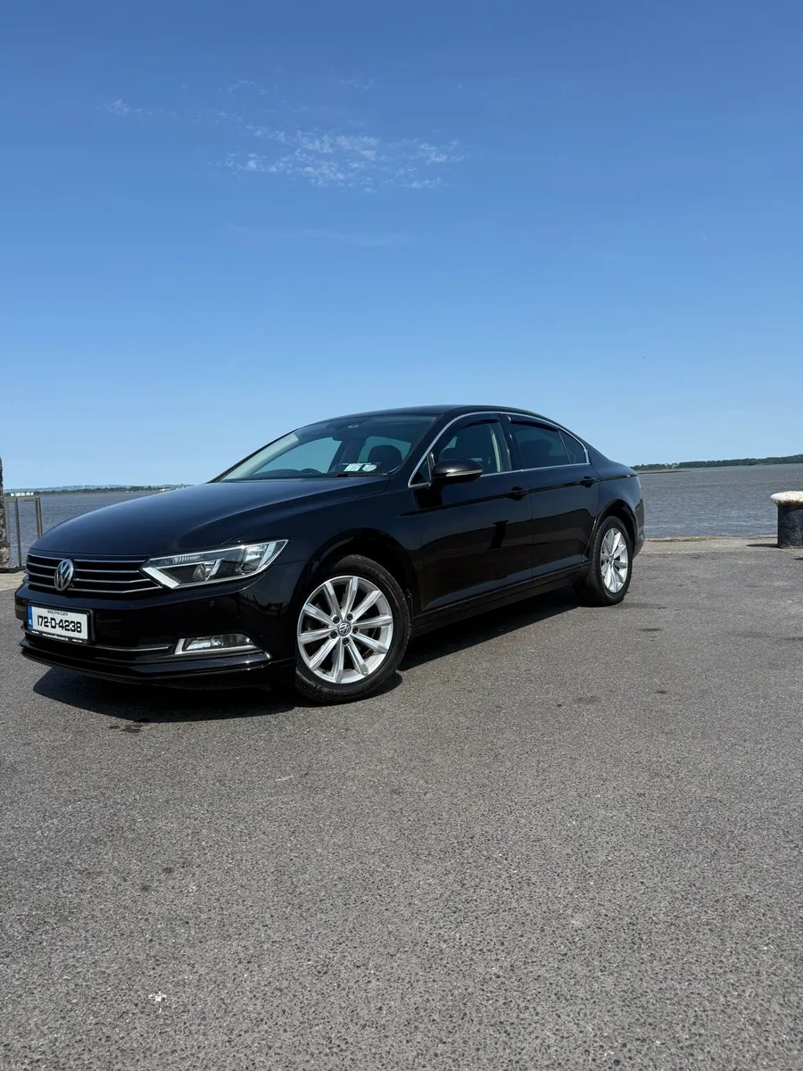 Volkswagen Passat - Image 1
