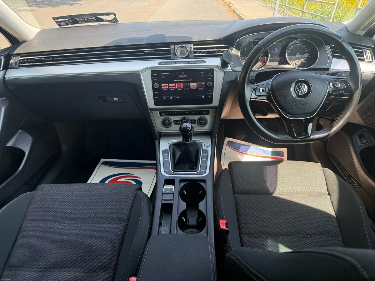 Volkswagen Passat - Image 5