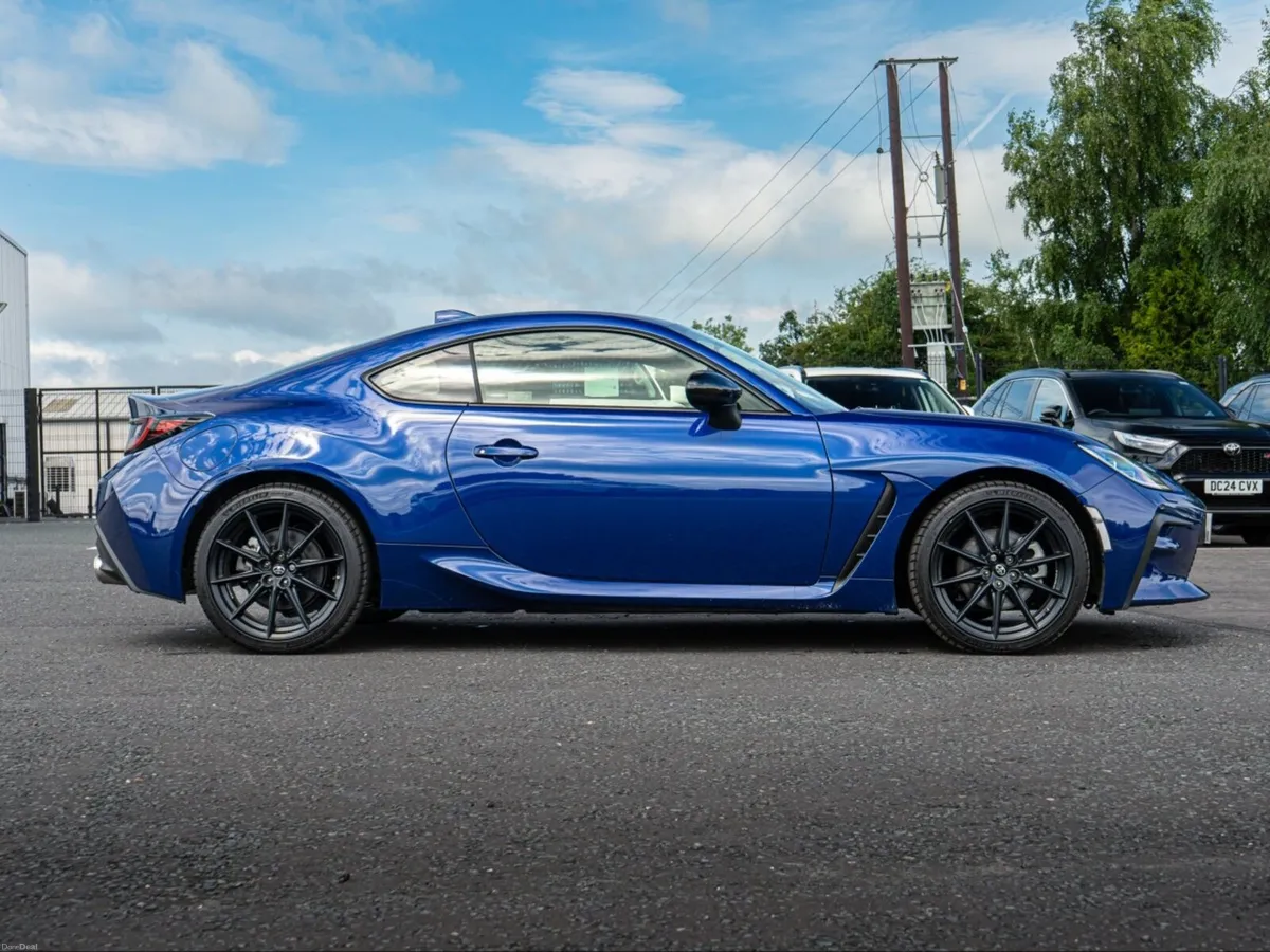 Toyota Gr86 Coupe - Image 3