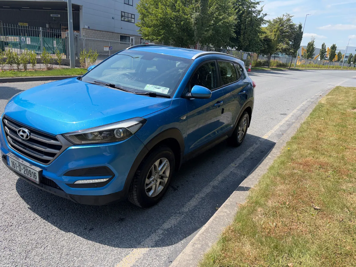 Hyundai Tucson 2016 PETROL LOW MILES - Image 3