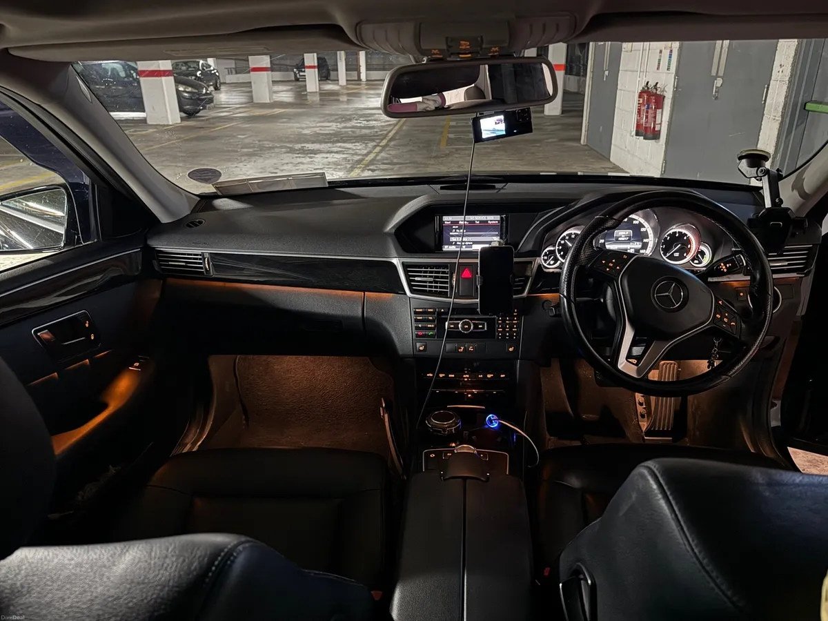 MERCEDES E300 - Image 2