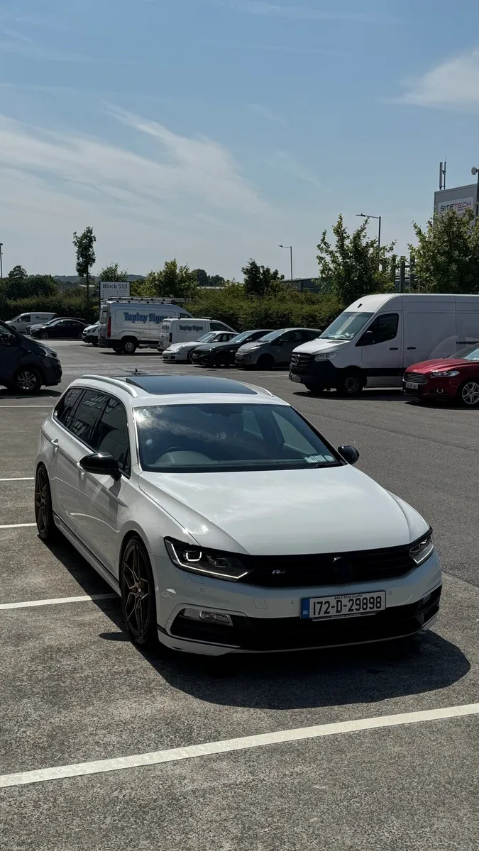 VW Passat R-Line 2.0 TDI - Image 3