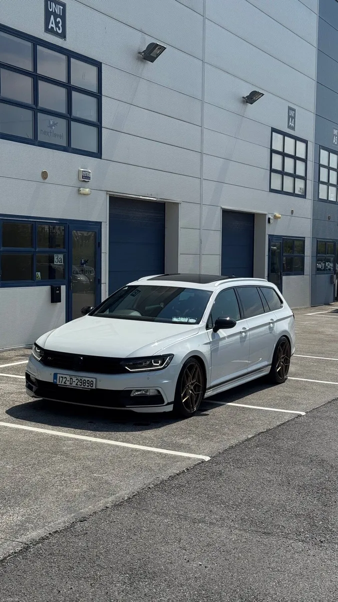 R-line Passat estate - Image 1