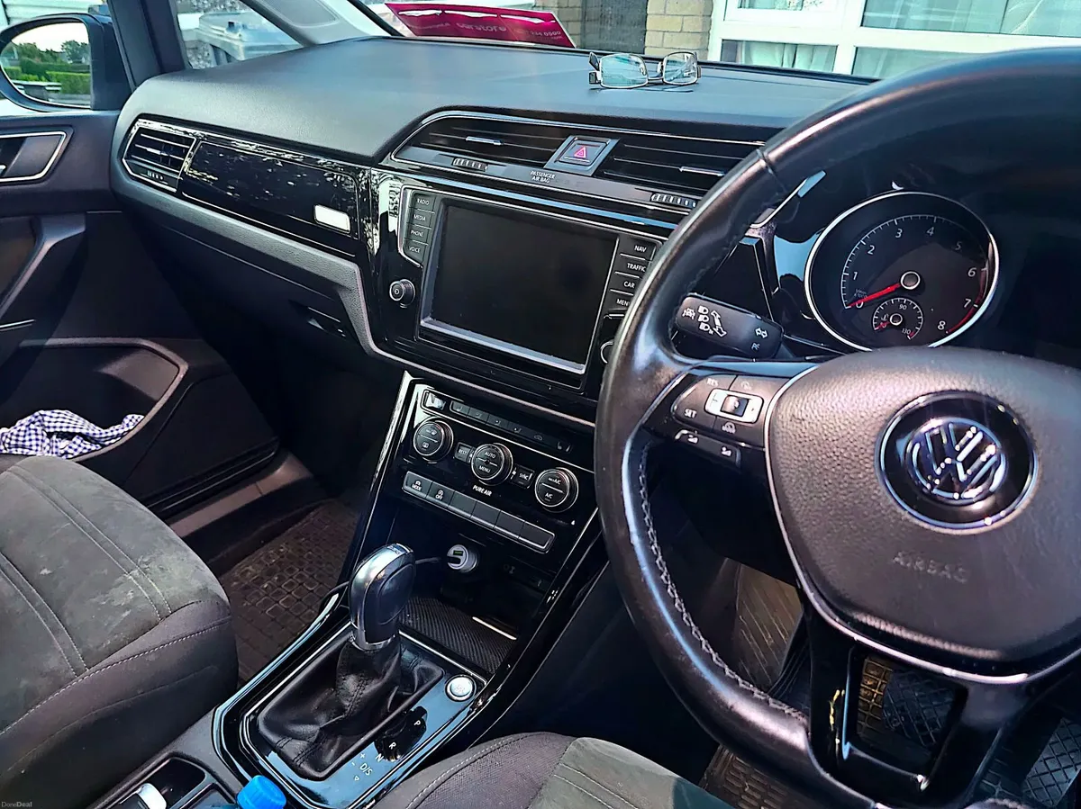 Volkswagen Touran 2016 - Image 2