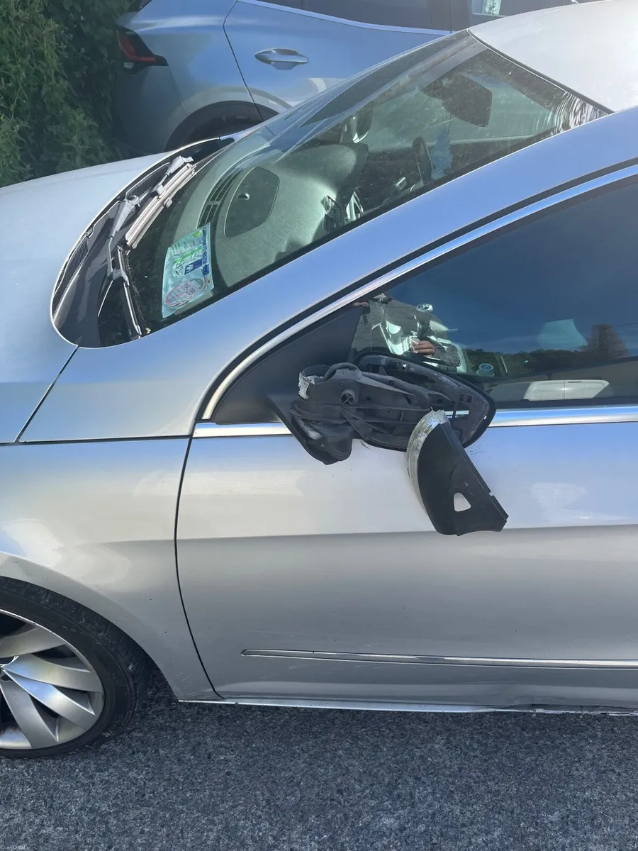 Volkswagen Passat 2011 - Image 1