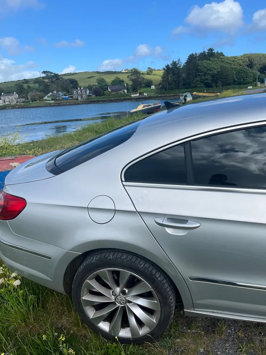 Volkswagen Passat 2011 - Image 2