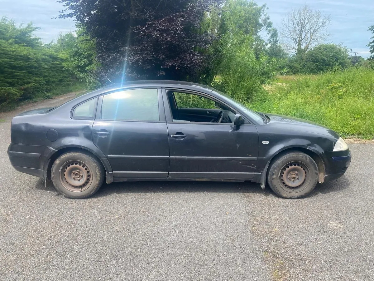 Volkswagen Passat 2002 - Image 4