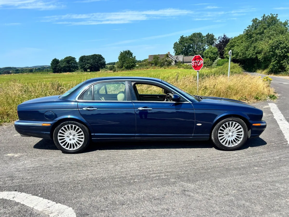 Jaguar XJ6 Diesel - Image 2