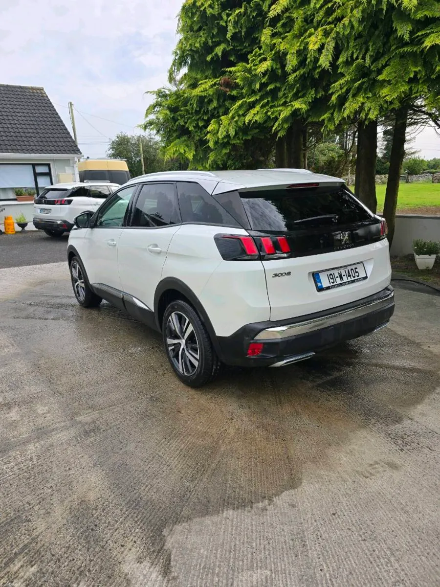 Car - Image 3