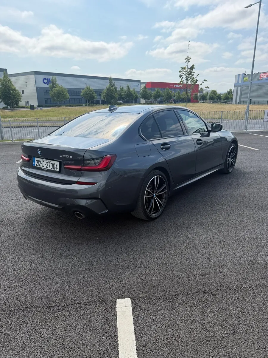 BMW 3-Series 2021 - Image 3