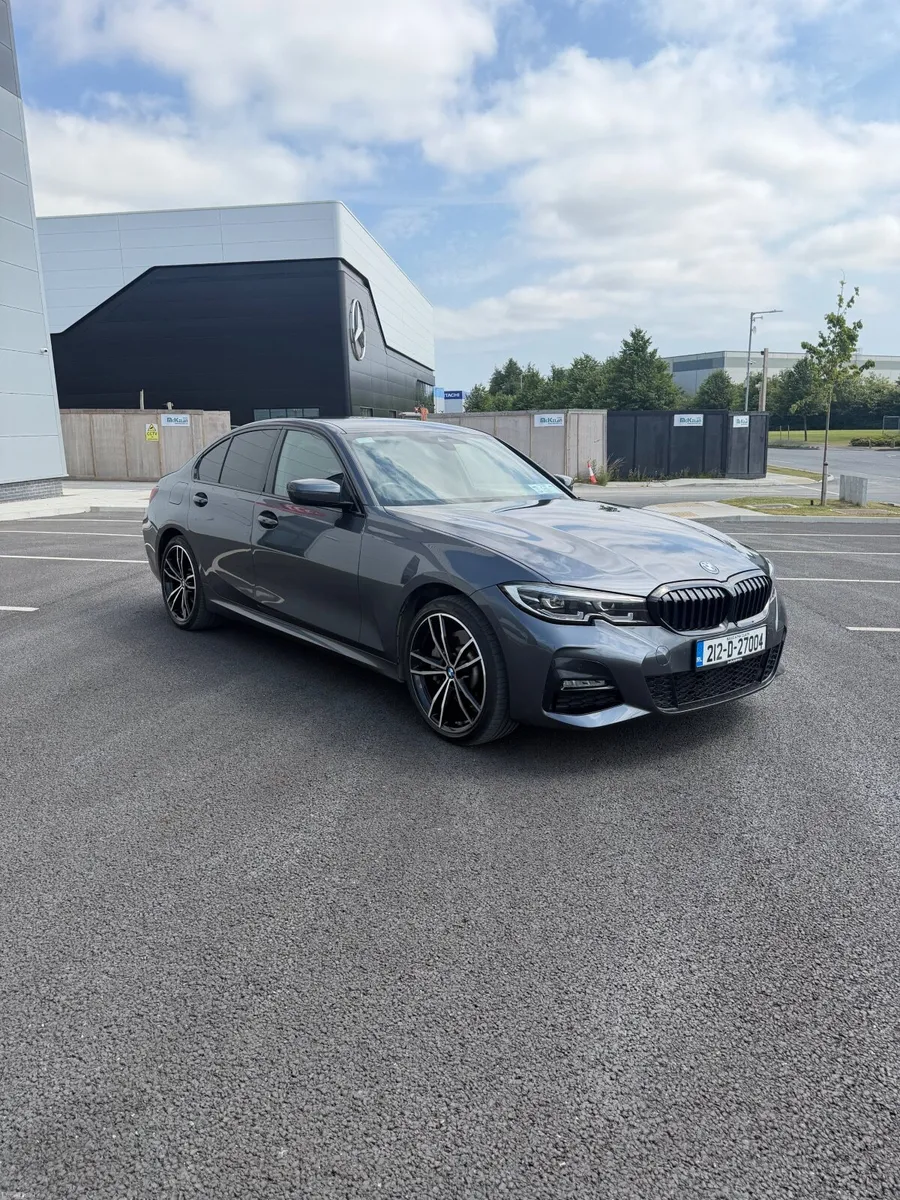 BMW 3-Series 2021 - Image 1