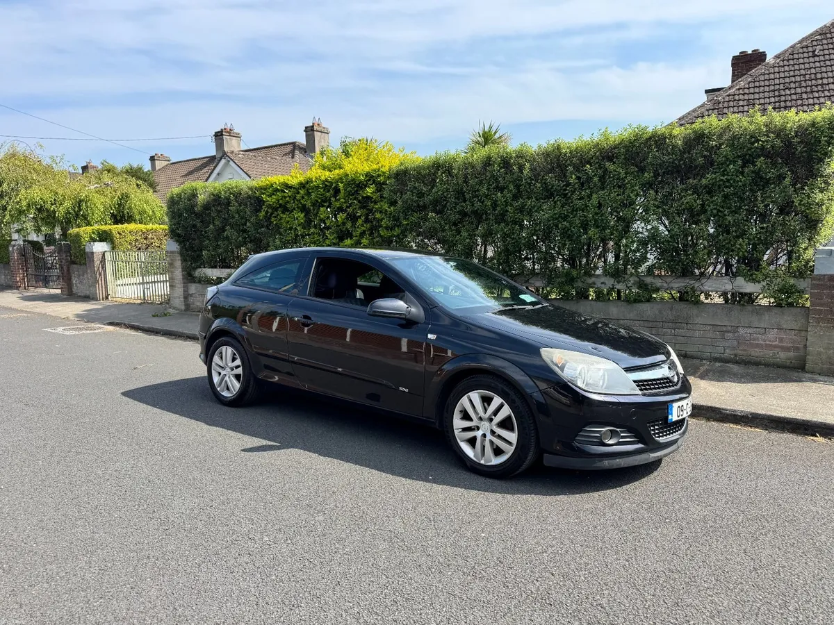 Opel Astra 2009 GTC - Image 1