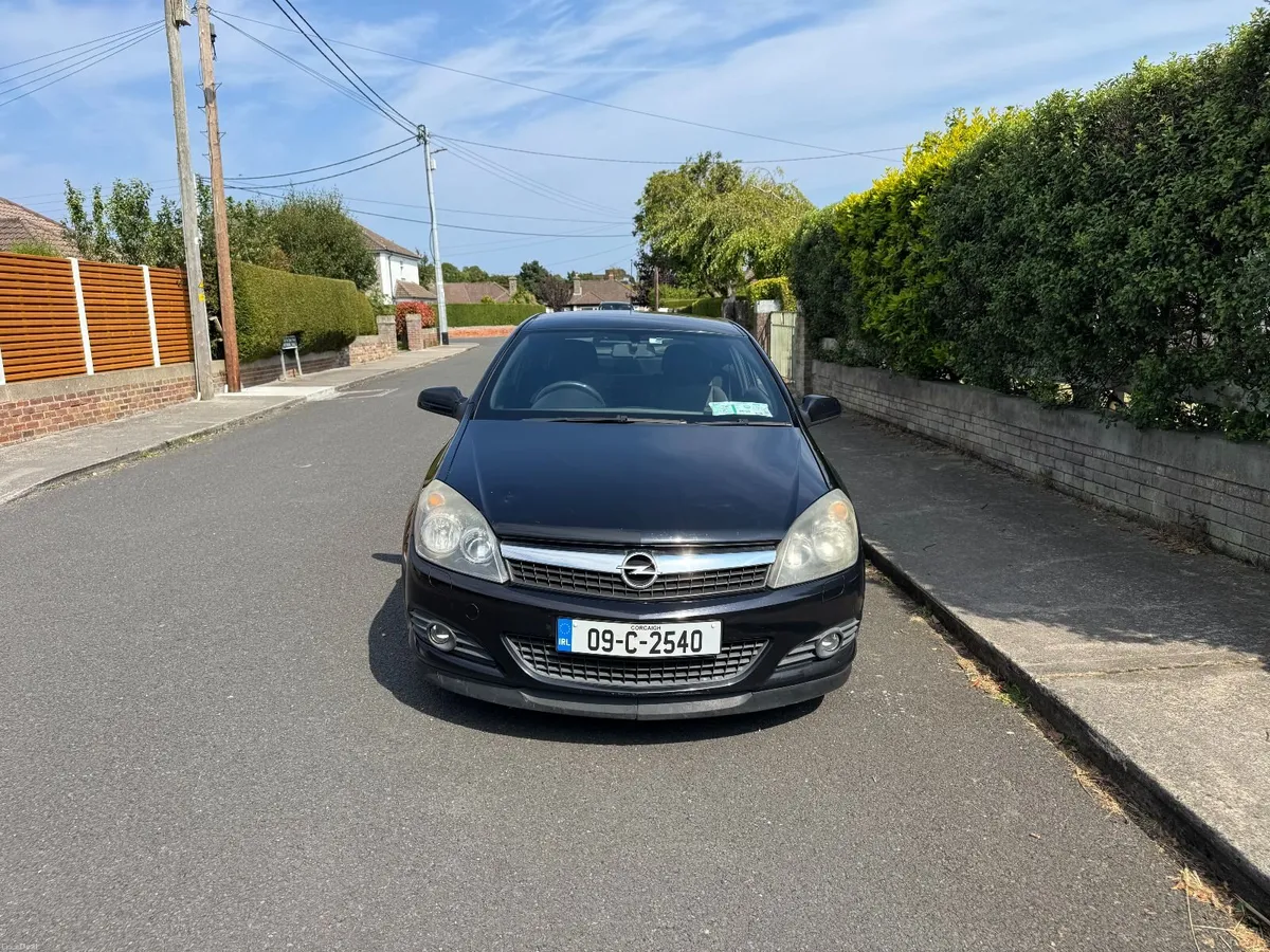 Opel Astra 2009 GTC - Image 3