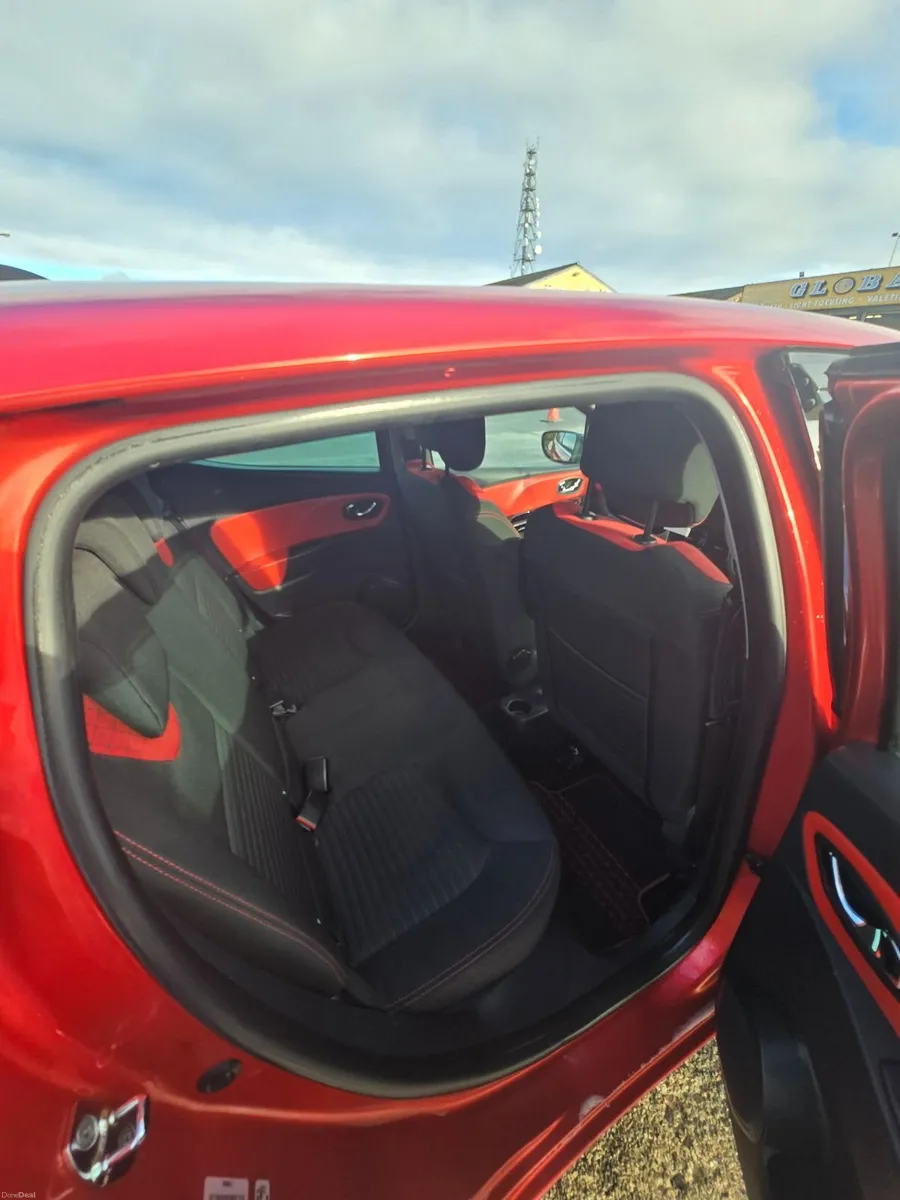 Renault Clio 2015 - Image 2