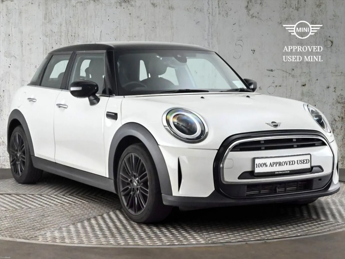 Mini Cooper 5-Door Cooper Exclusive - Image 1