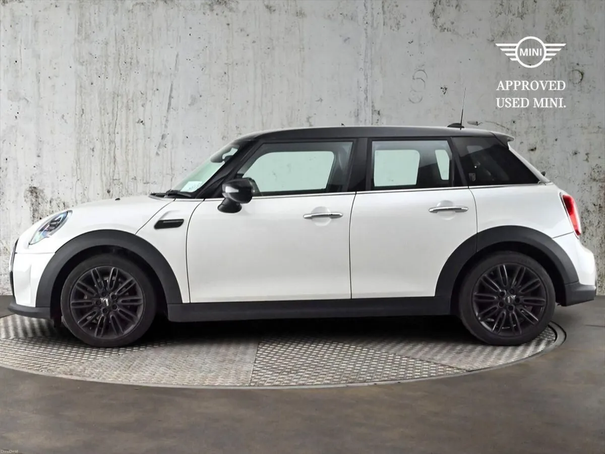 Mini Cooper 5-Door Cooper Exclusive - Image 3