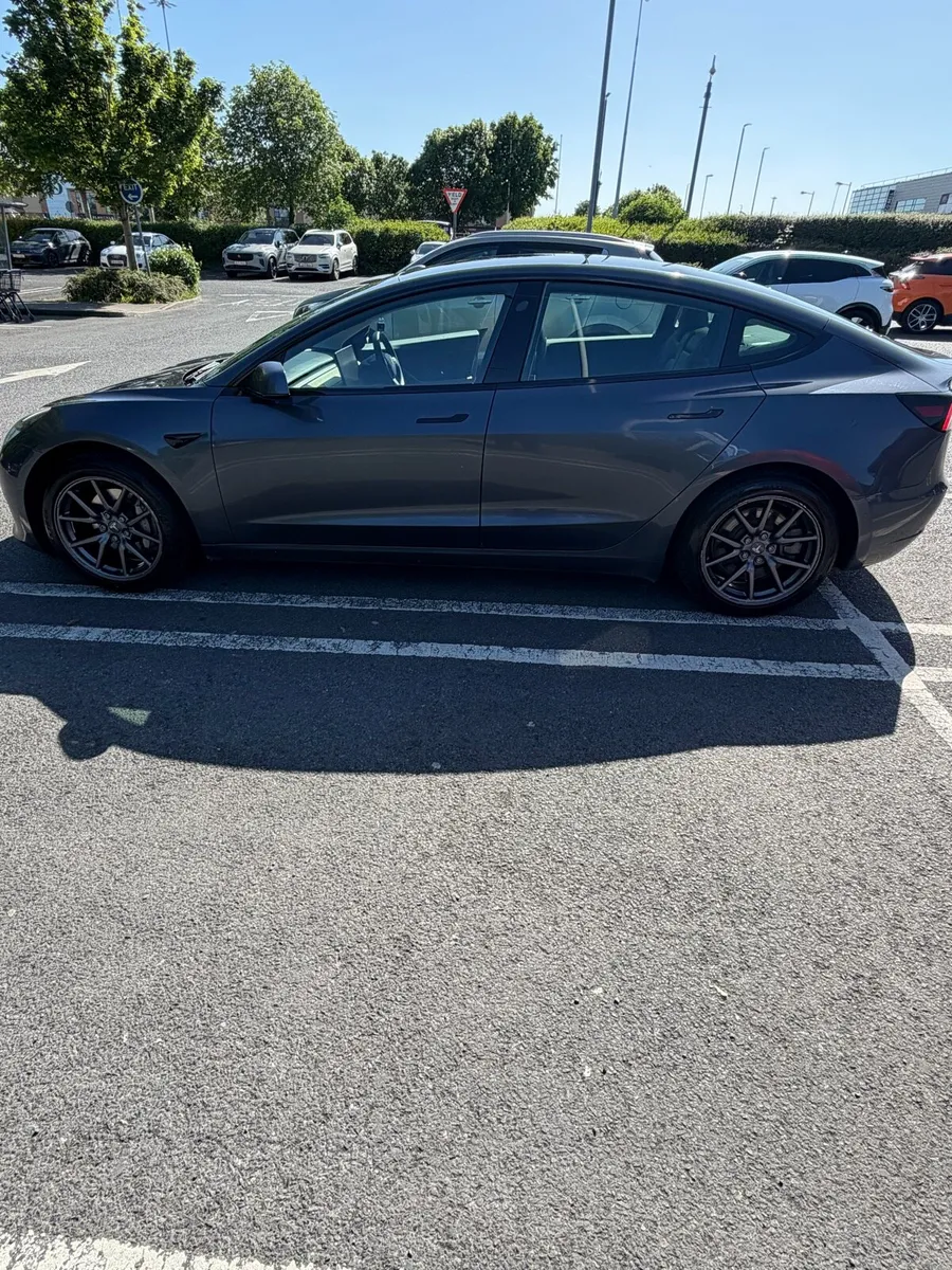 Tesla Model 3 SR - Image 4