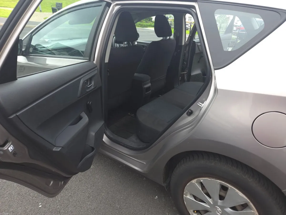 Toyota Auris 2013 diesel - Image 2