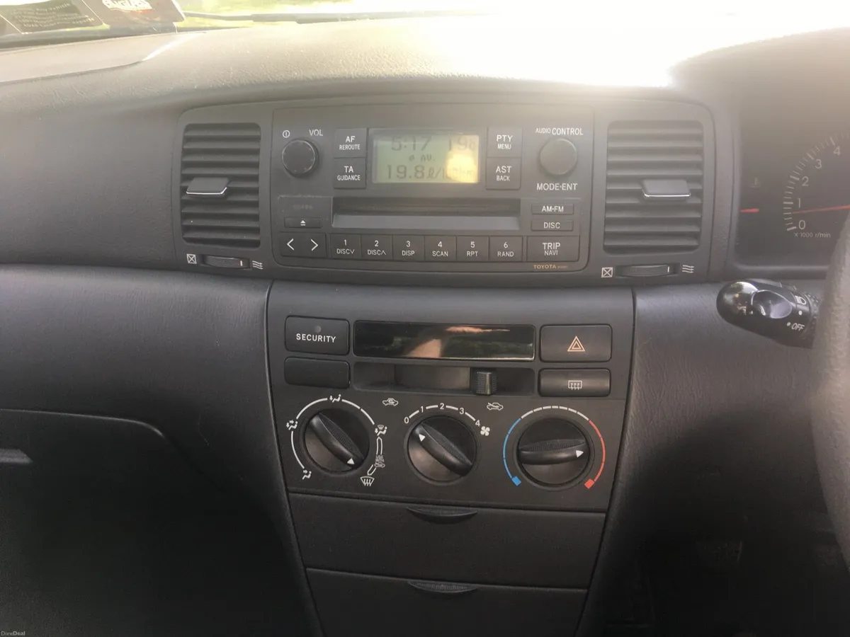 Toyota Corolla 2002 - Image 2